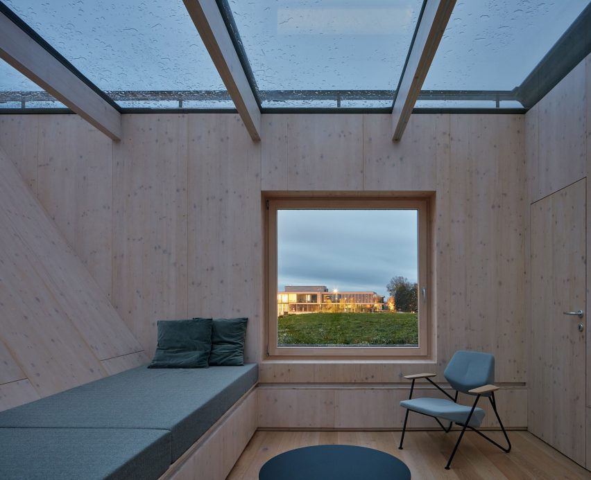 Interior of Warm Nest by Ark-shelter and Archekta in Belgium