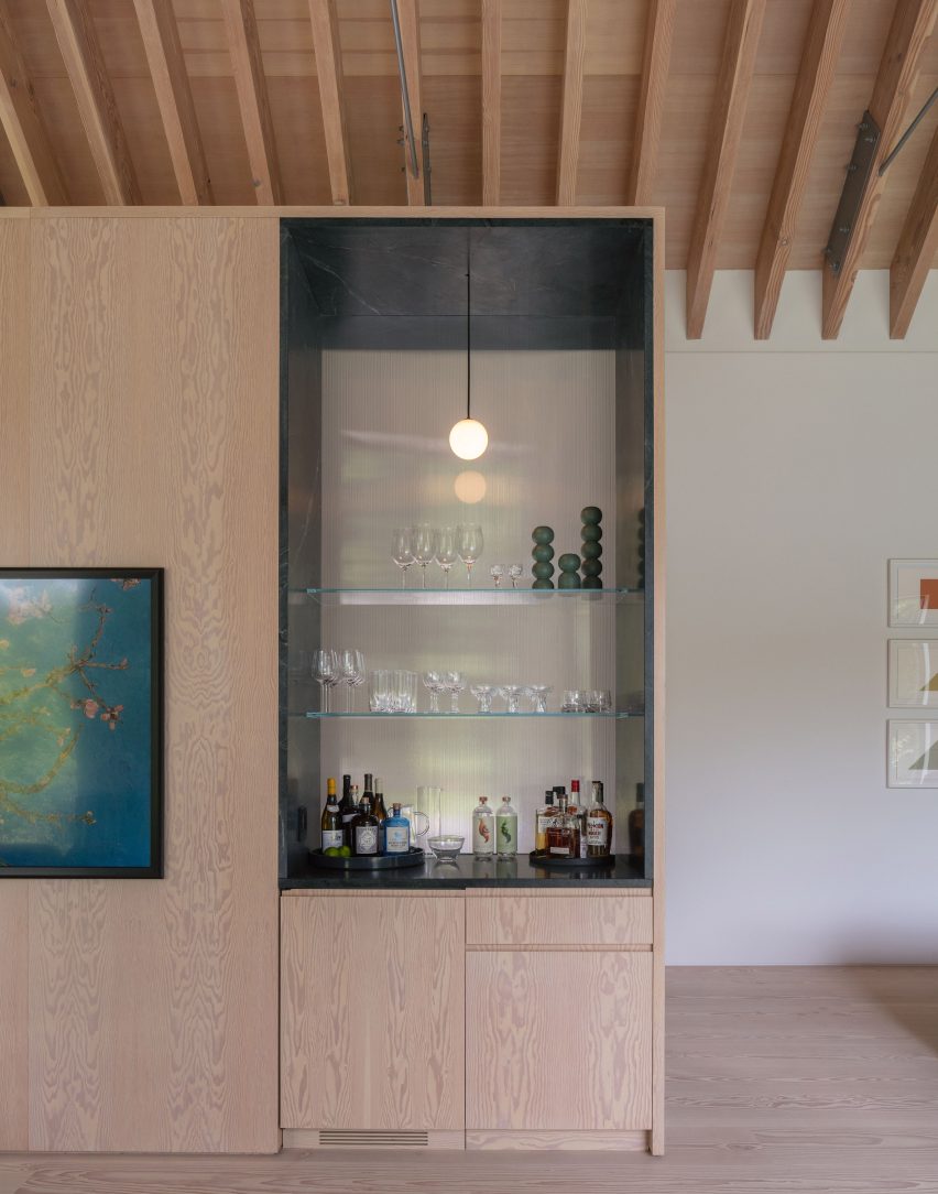 Built-in wooden kitchen units by Worrell Yeung