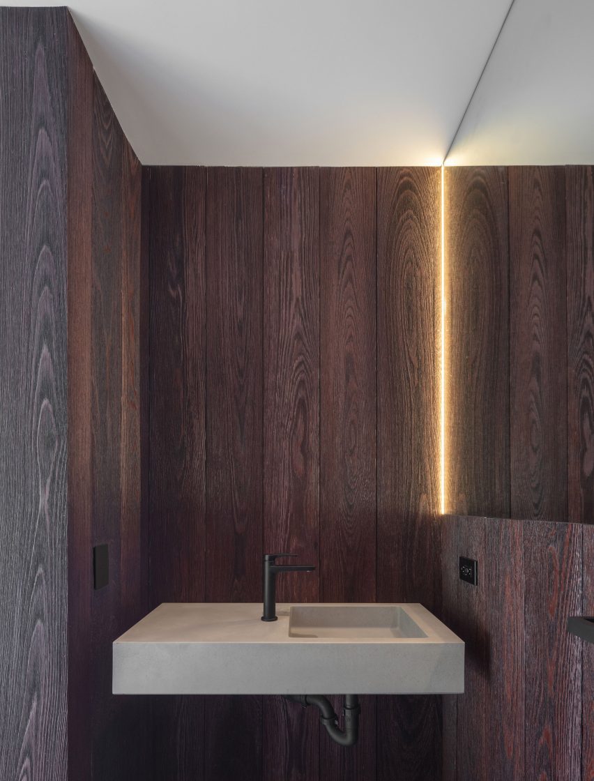 Interior bathroom at the New York farmhouse by Worrell Yeung