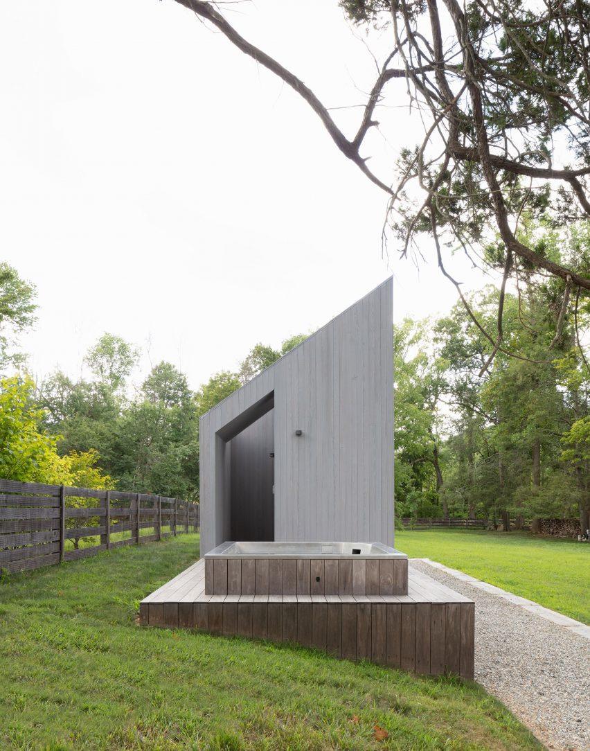 Mono-pitched timber home sauna outdoor structure