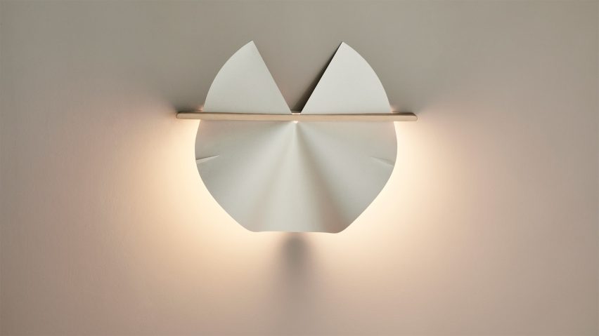 Photo of the Dawn lamp by Motarasu