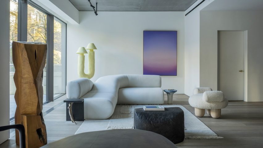 Photo of furniture and sculptures in Galerie Philias