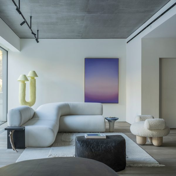 Photo of furniture and sculptures in Galerie Philias