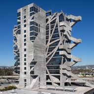 Wrapper tower with staircase and core outlined