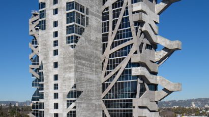 Wrapper tower with staircase and core outlined