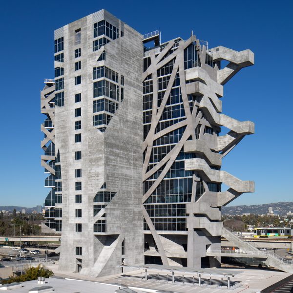 Wrapper tower with staircase and core outlined