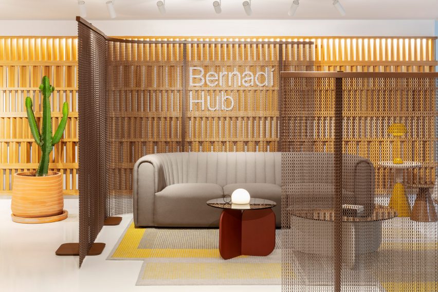 Feel Free chain curtain room divider by Kriskadecor