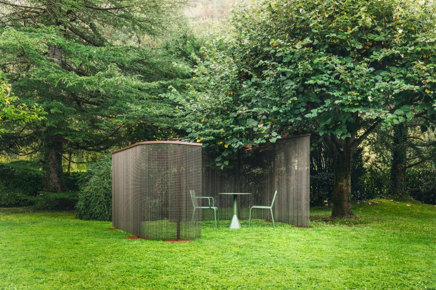 Feel Free chain curtain room divider by Kriskadecor