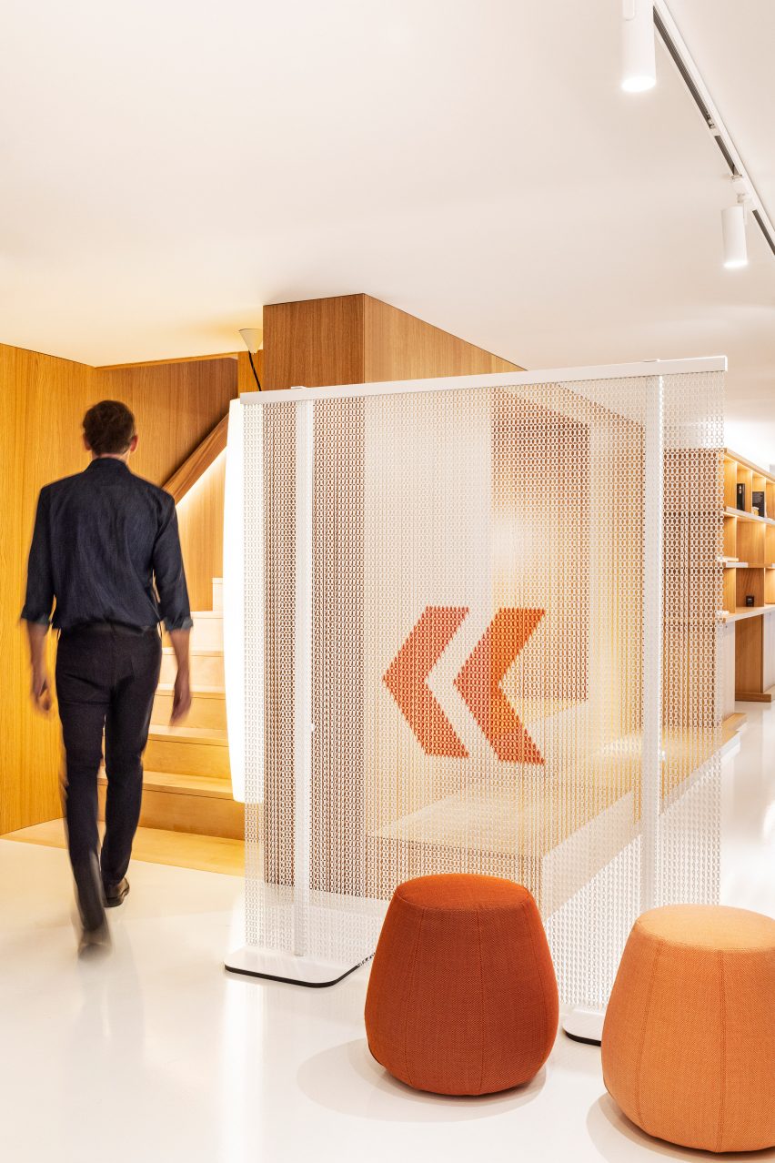 Feel Free chain curtain room divider by Kriskadecor