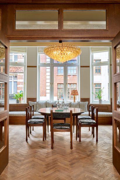 Shared workspace in 1 Warwick members’ club