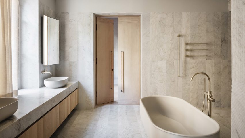 Marble bathroom in Habitat 100
