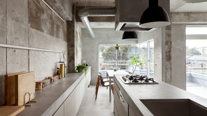 Concrete kitchen of House in Jiyugaoka