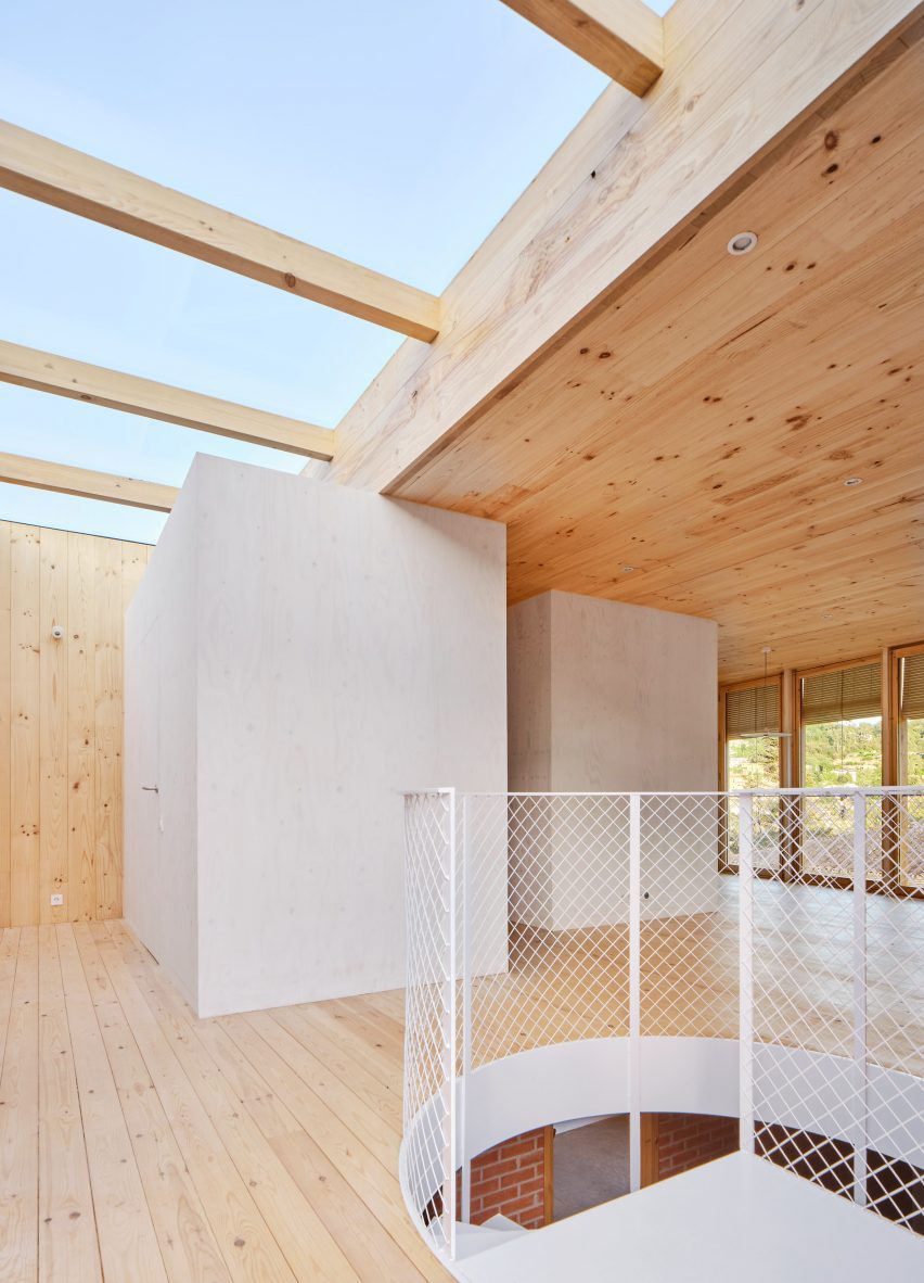 Interior of House on a Brick Base by Agora Arquitectura