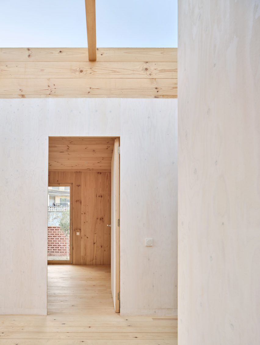 Interior of House on a Brick Base by Agora Arquitectura