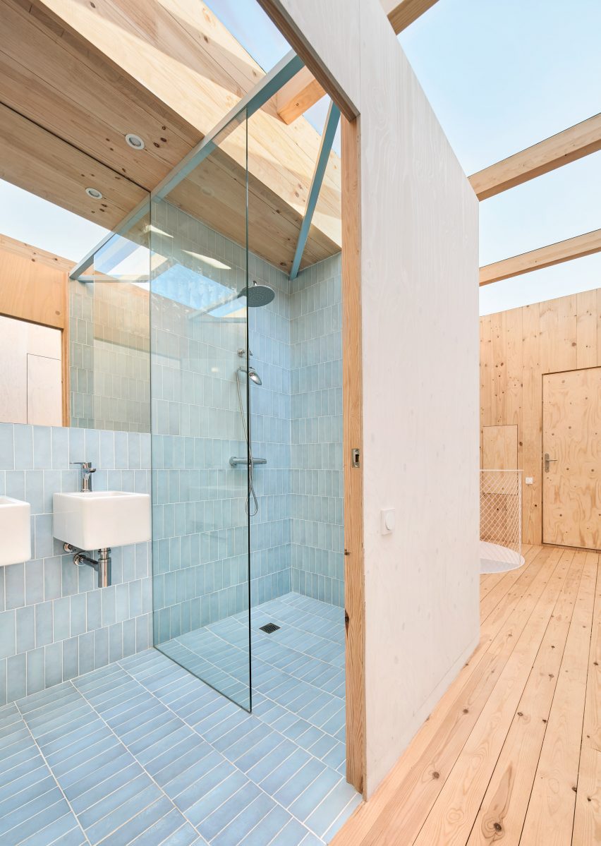 Interior of House on a Brick Base by Agora Arquitectura