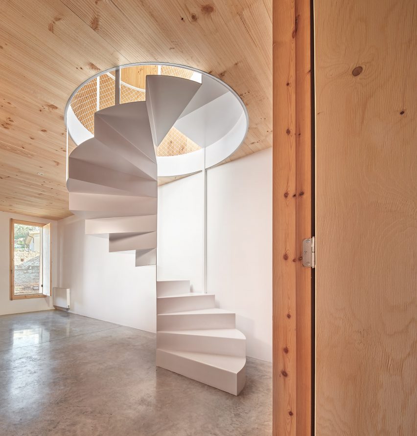 Interior of House on a Brick Base by Agora Arquitectura