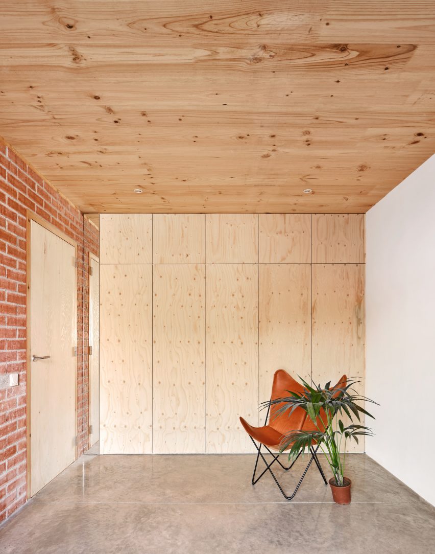 Interior of House on a Brick Base by Agora Arquitectura