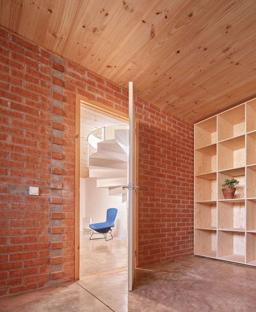 Interior of House on a Brick Base by Agora Arquitectura