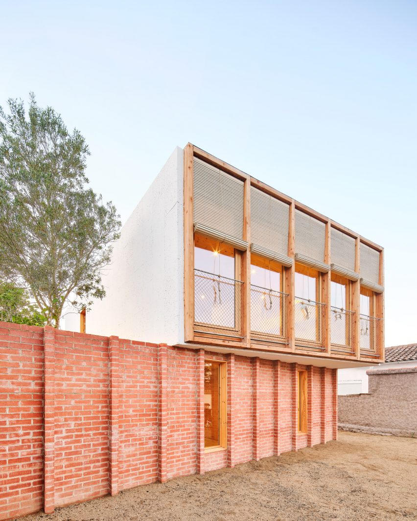 Exterior of House on a Brick Base by Agora Arquitectura