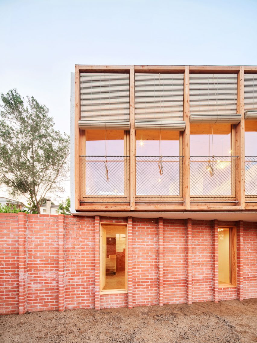 Exterior of House on a Brick Base by Agora Arquitectura