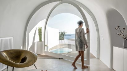 Santorini hotel by Kapsimalis Architects