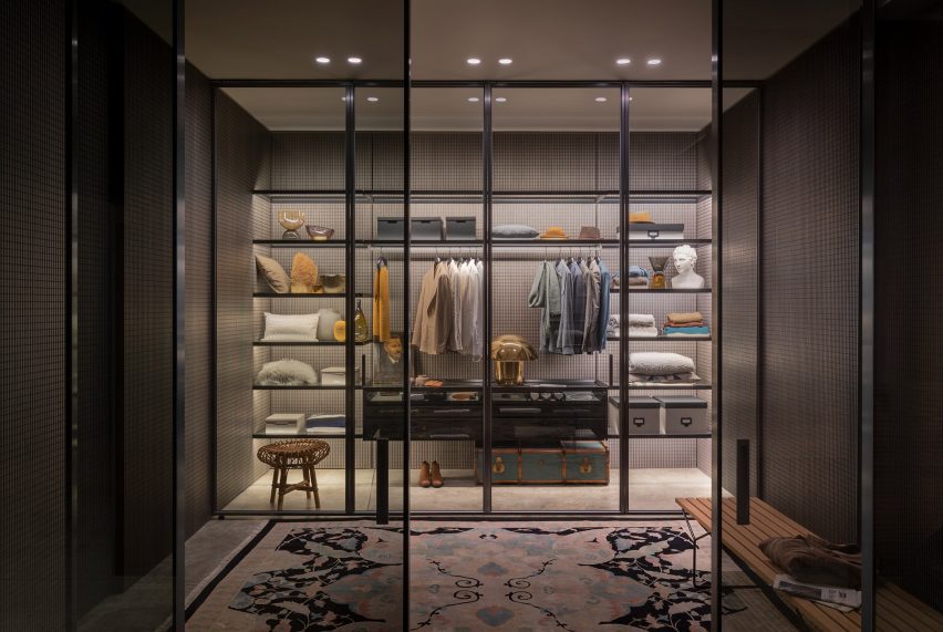 L7 Bi-folding doors by Piero Lissoni for Lualdi