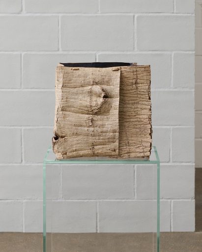 Walnut bark box by Moe Watanabe