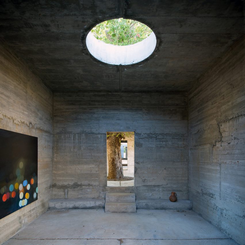 Room with circular skylight in Luna House by Pezo von Ellrichshausen