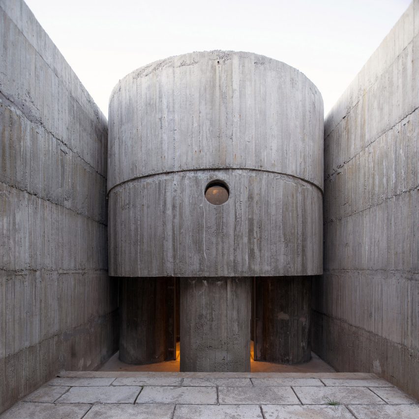 Sunken courtyard in Luna House by Pezo von Ellrichshausen
