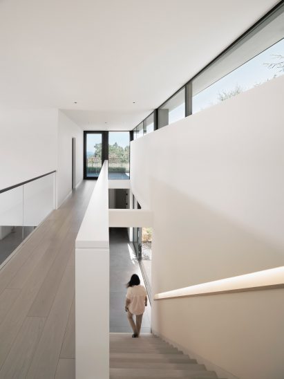 Stairway with clerestory windows 