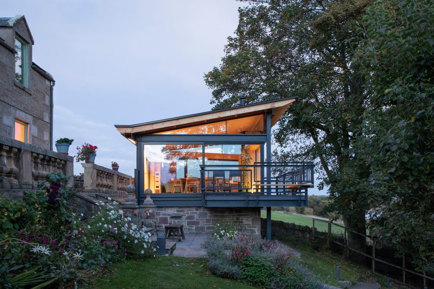 Exterior of Rescobie Pavilion by Kris Grant Architect