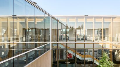 Factory and office by Atelier Guy