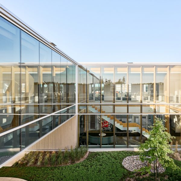 Factory and office by Atelier Guy