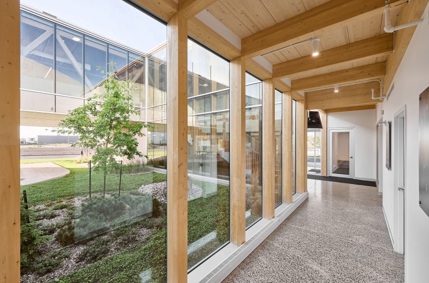 Factory and office by Atelier Guy