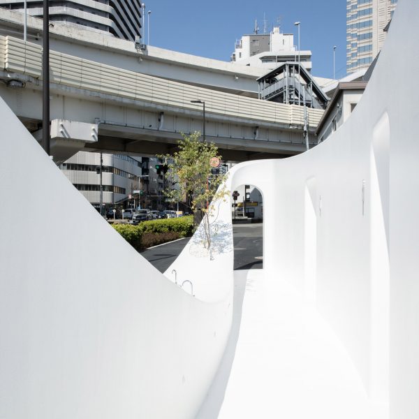 White toilet by Sou Fujimoto with oversized basin