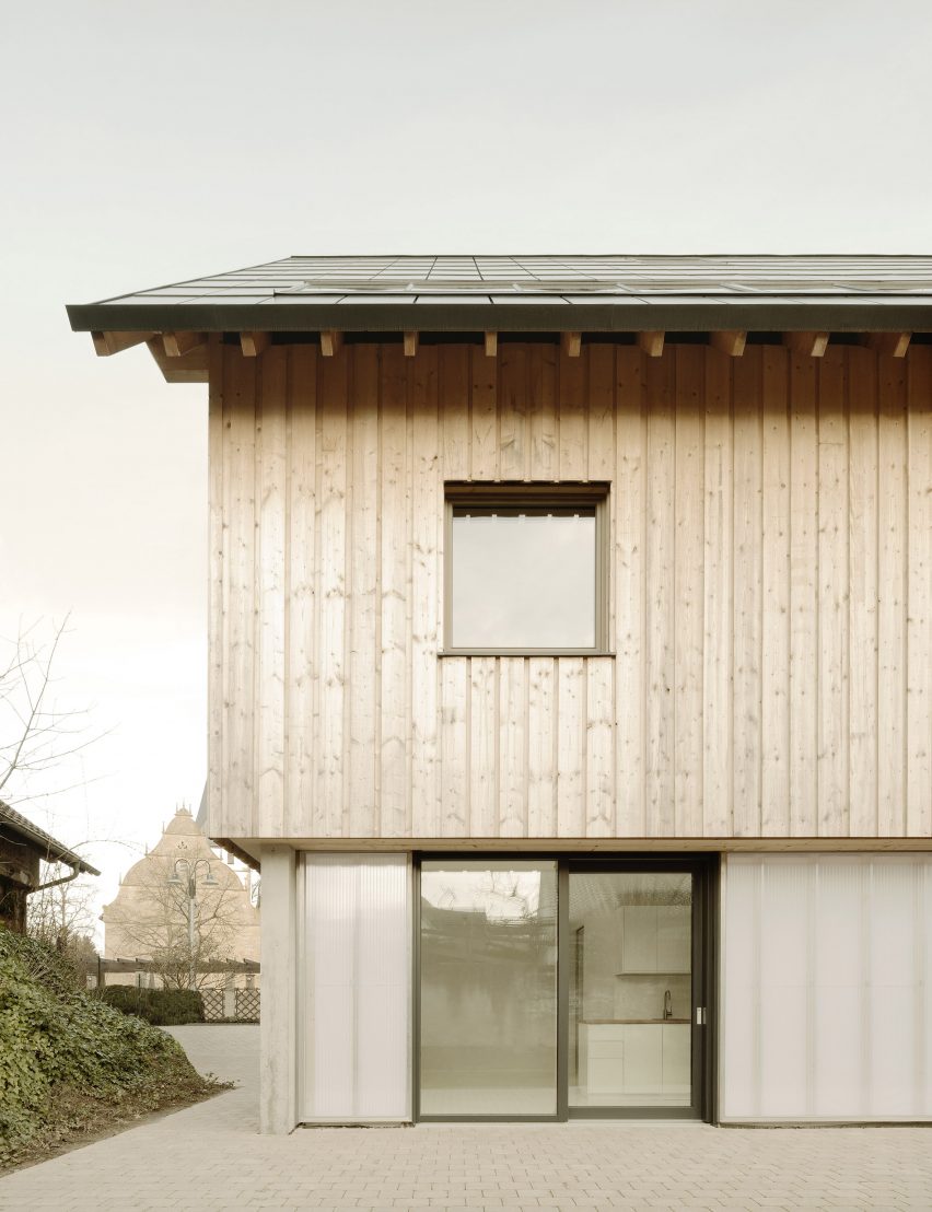 Straw Bale House by Atelier Kaiser Shen