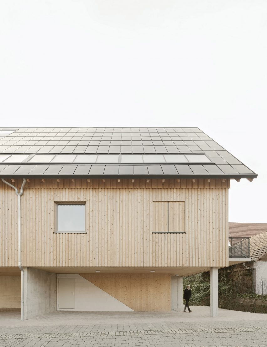 Straw Bale House by Atelier Kaiser Shen