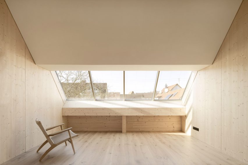 Straw Bale House by Atelier Kaiser Shen