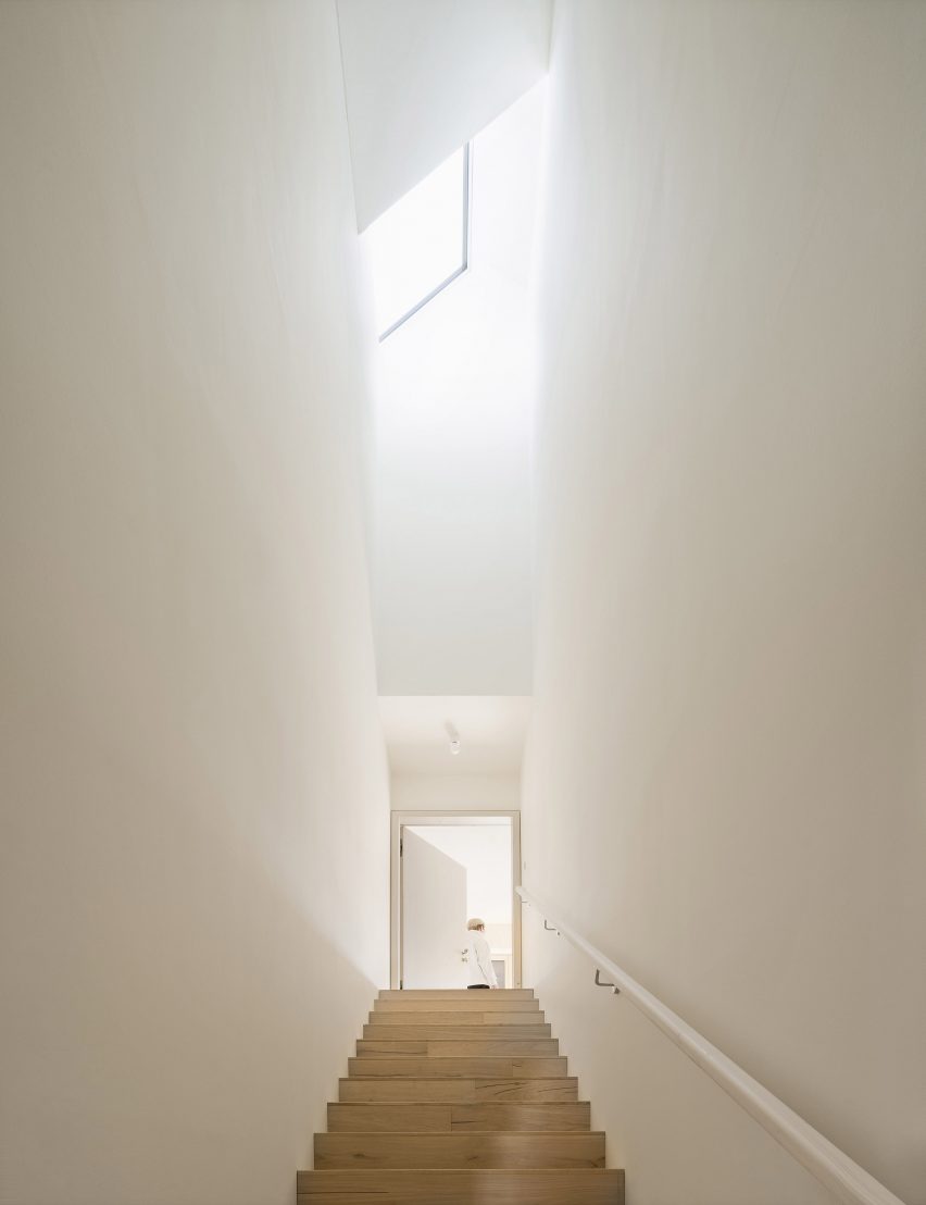 Straw Bale House by Atelier Kaiser Shen