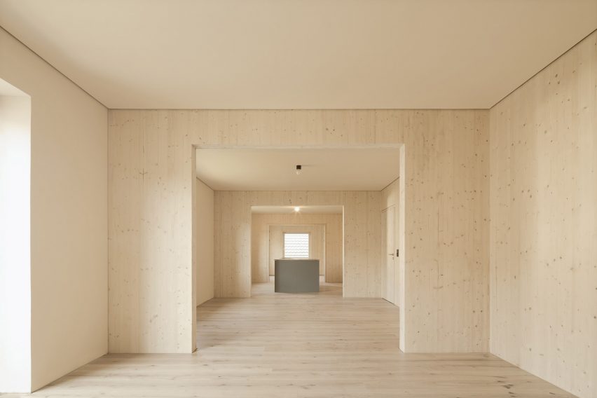 Straw Bale House by Atelier Kaiser Shen