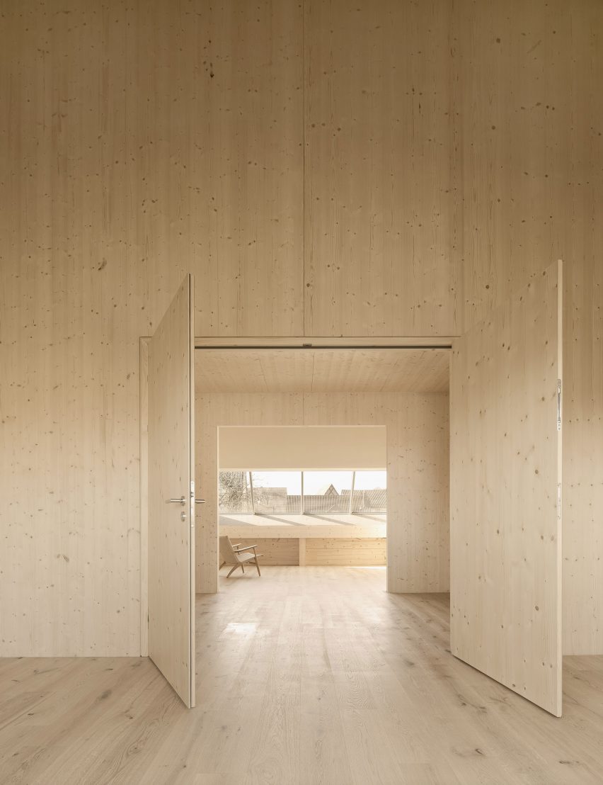 Straw Bale House by Atelier Kaiser Shen