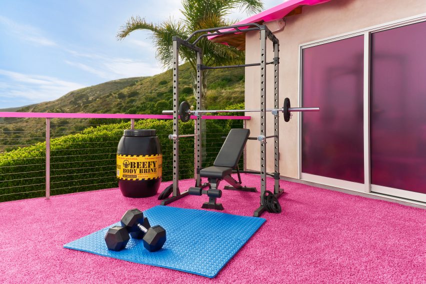 Outdoor gym in Barbie Dreamhouse