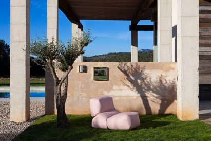 Pink chair called Grapy