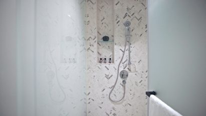 Calacatta Statuario from the Marble Lab collection adorns the hotel's bathrooms