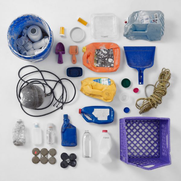 Images of plastic objects 