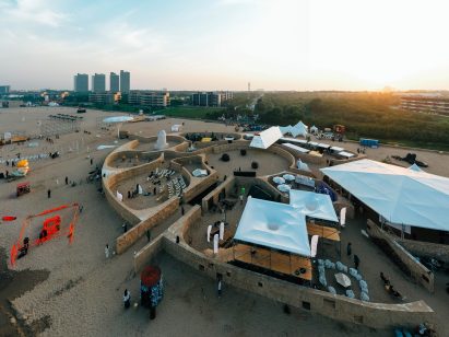 "Dissolving" maze-like performance space by Ma Yansong for Aranya Theater Festival