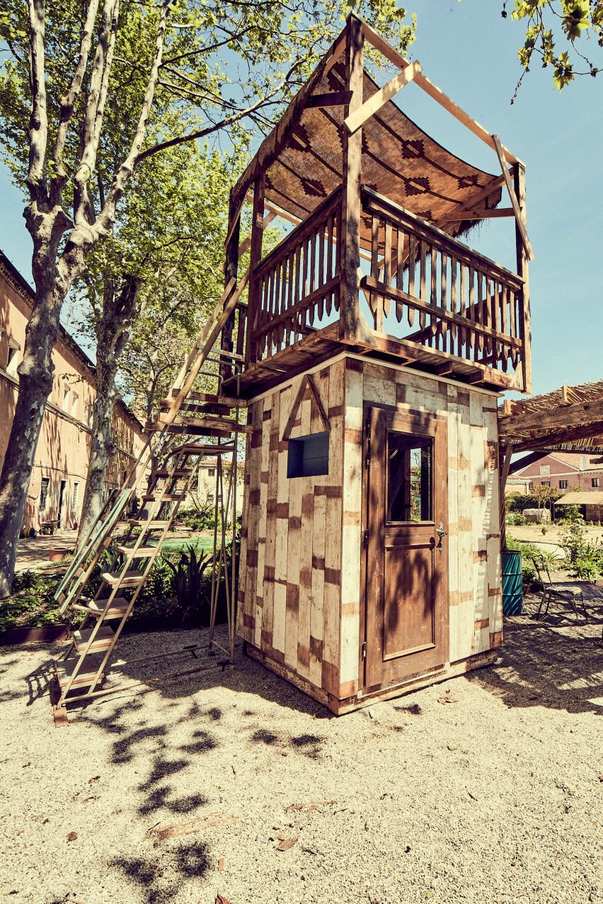 Álvaro Siza creates figures for Holy See pavilion at Venice Architecture Biennale