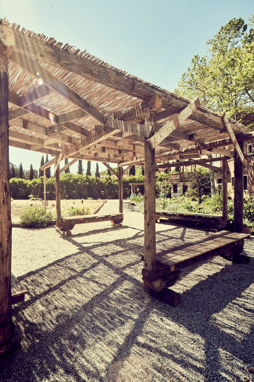 Álvaro Siza creates figures for Holy See pavilion at Venice Architecture Biennale