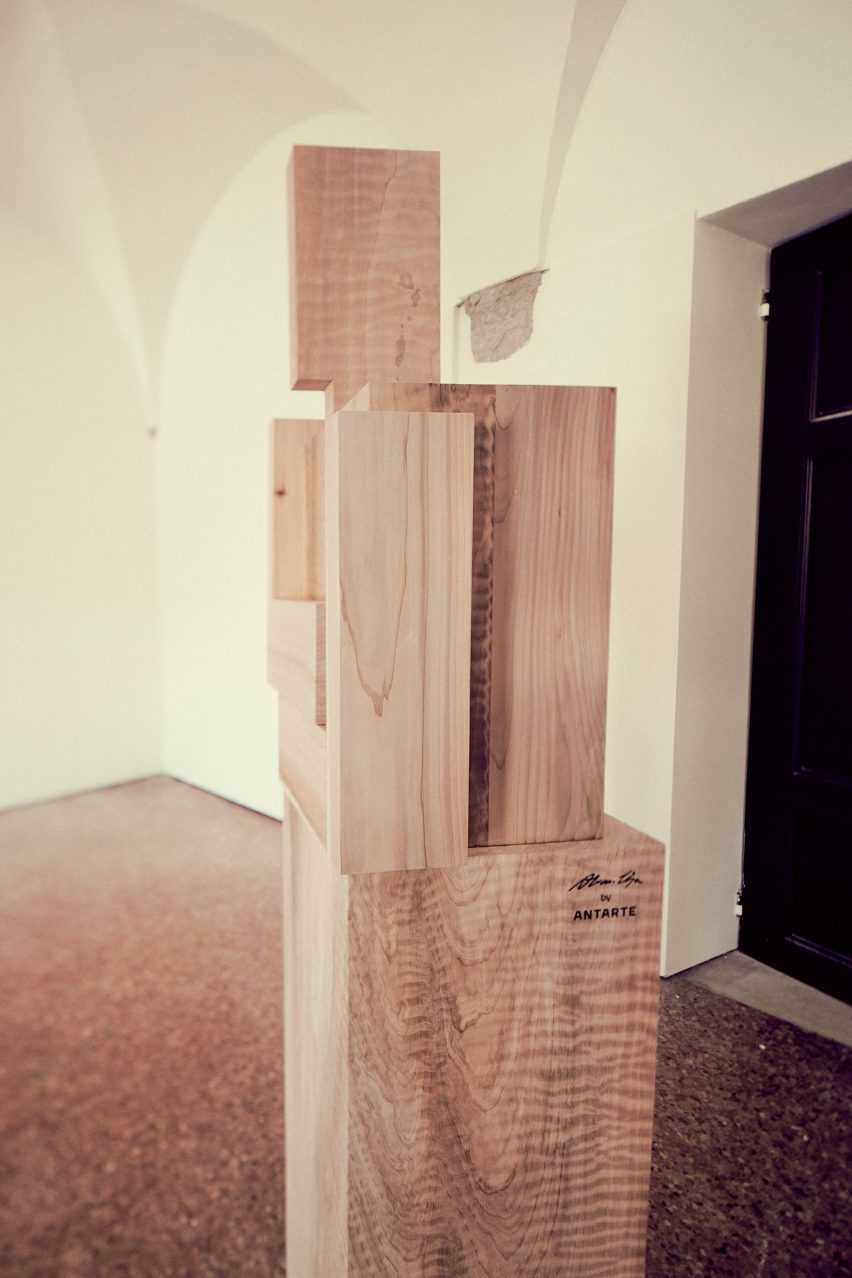 Álvaro Siza creates figures for Holy See pavilion at Venice Architecture Biennale