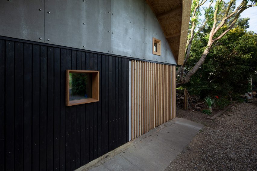 Private art gallery shaped like a barn in rural Hertfordshire by Boano Prišmontas